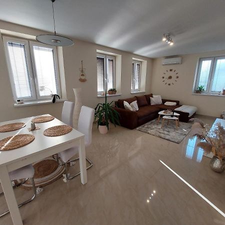 Frastak Apartment Глоговец Экстерьер фото